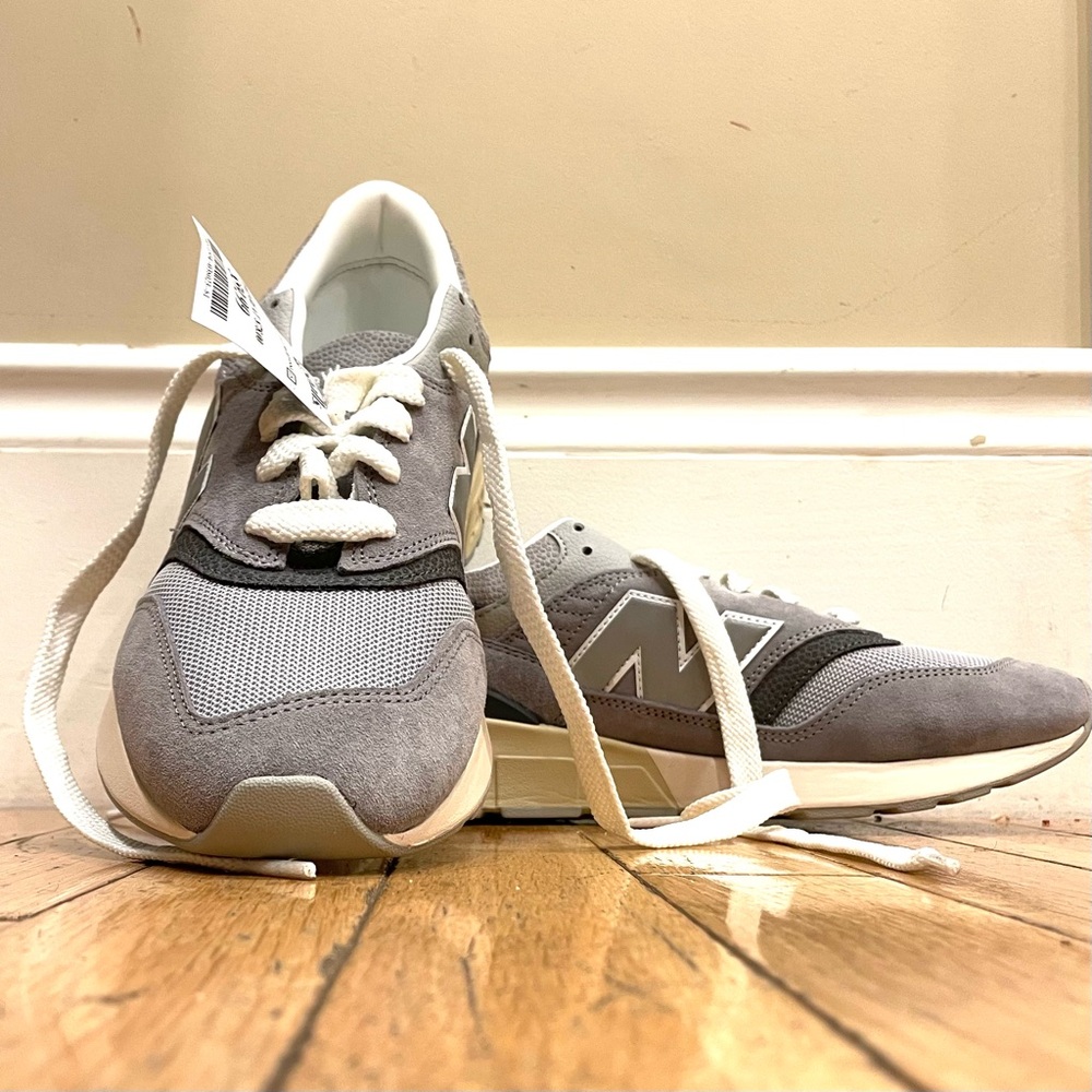 Classic New Balance Men's Gray and White Sneakers